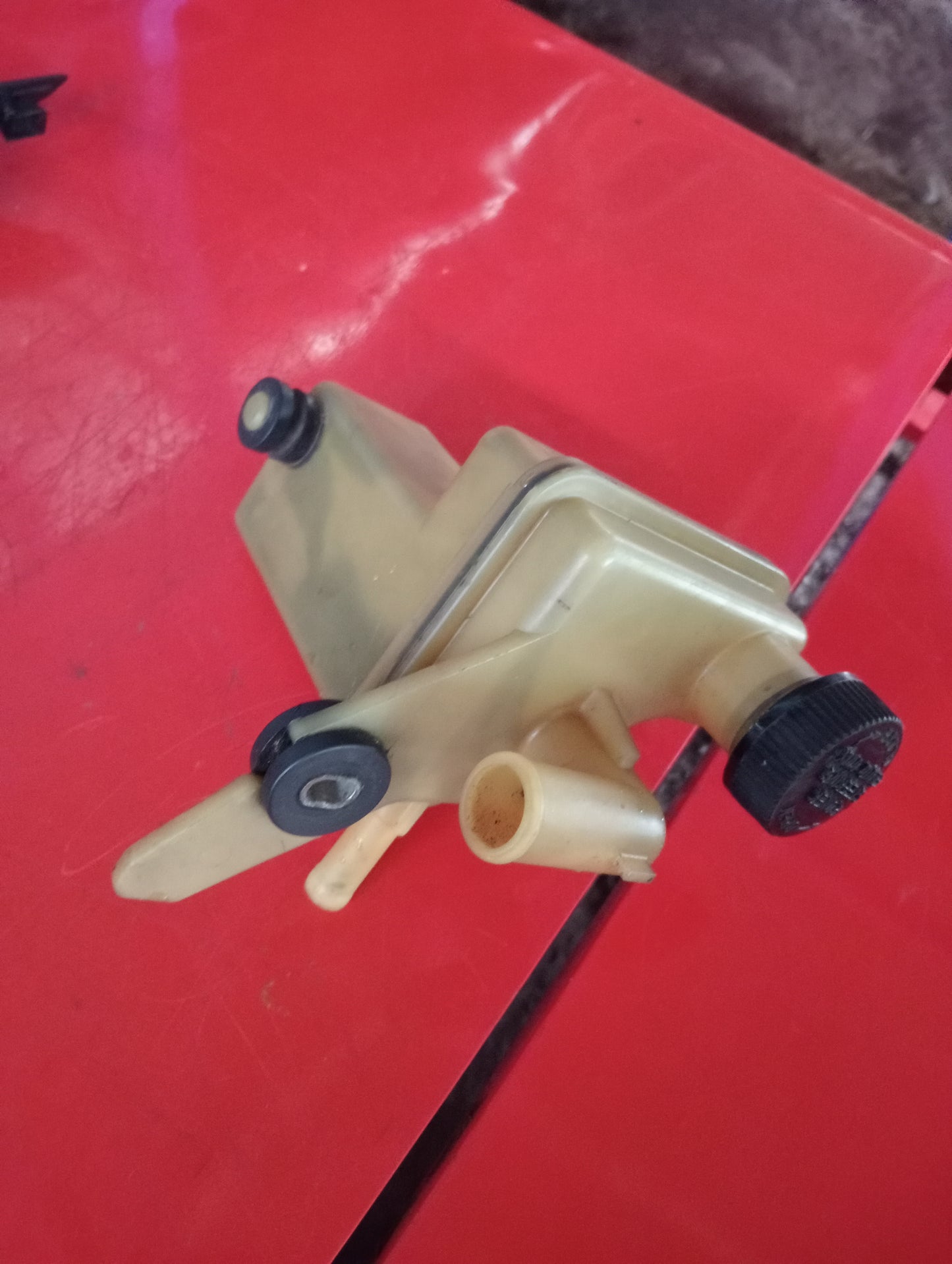 Mazda 3 | Fluid Tank