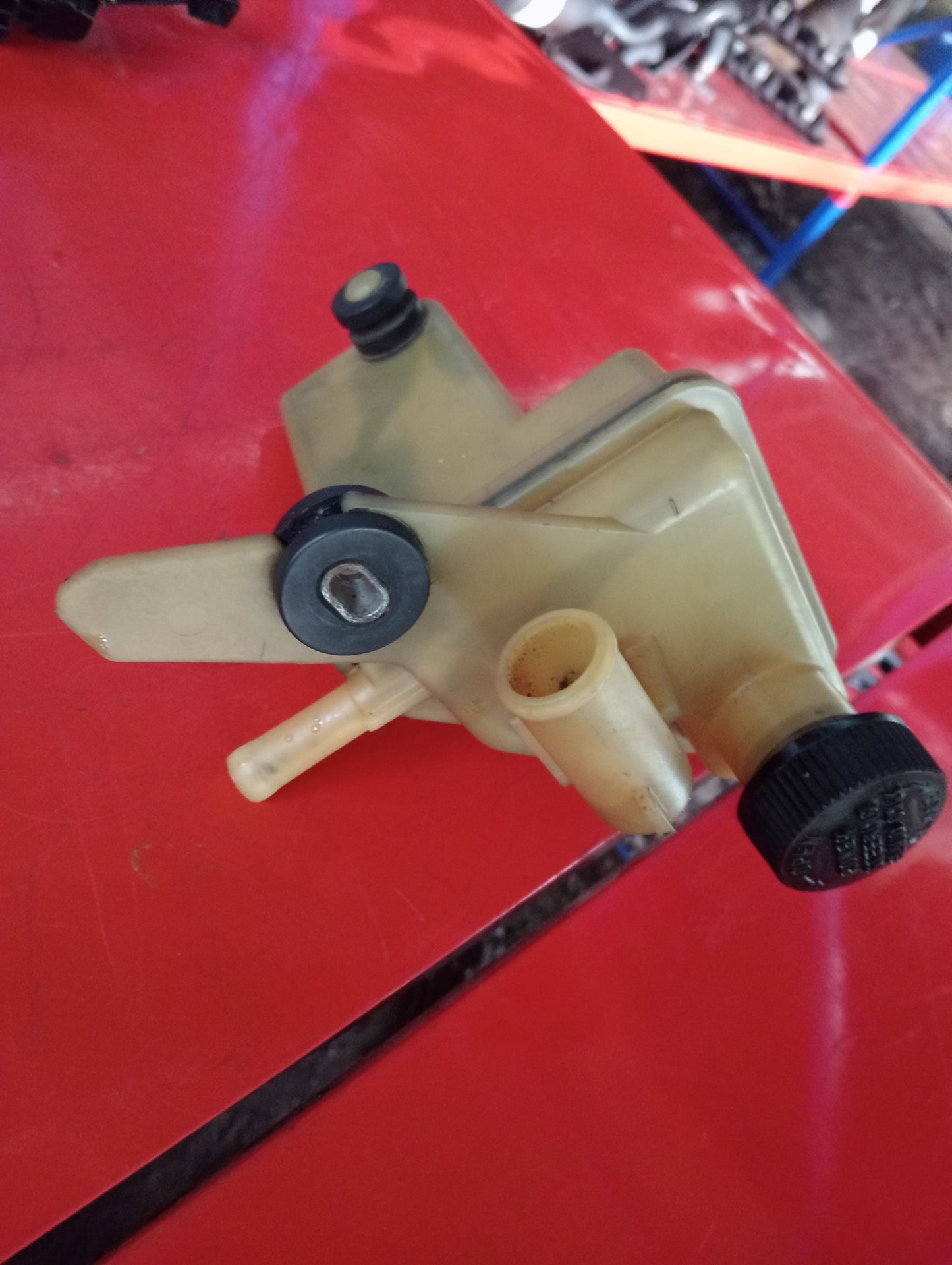 Mazda 3 | Fluid Tank