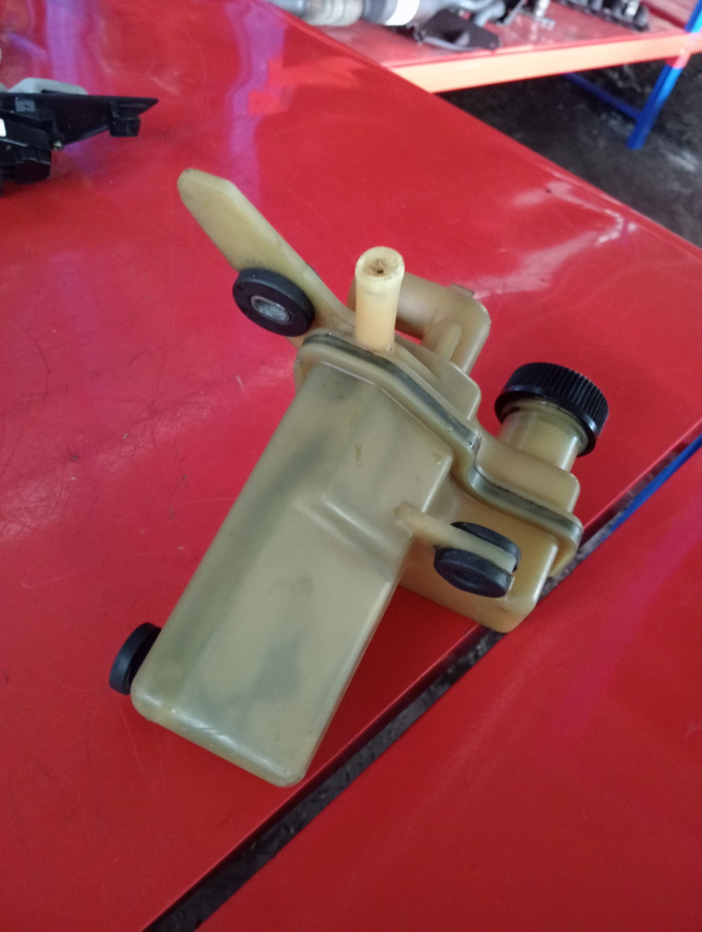Mazda 3 | Fluid Tank
