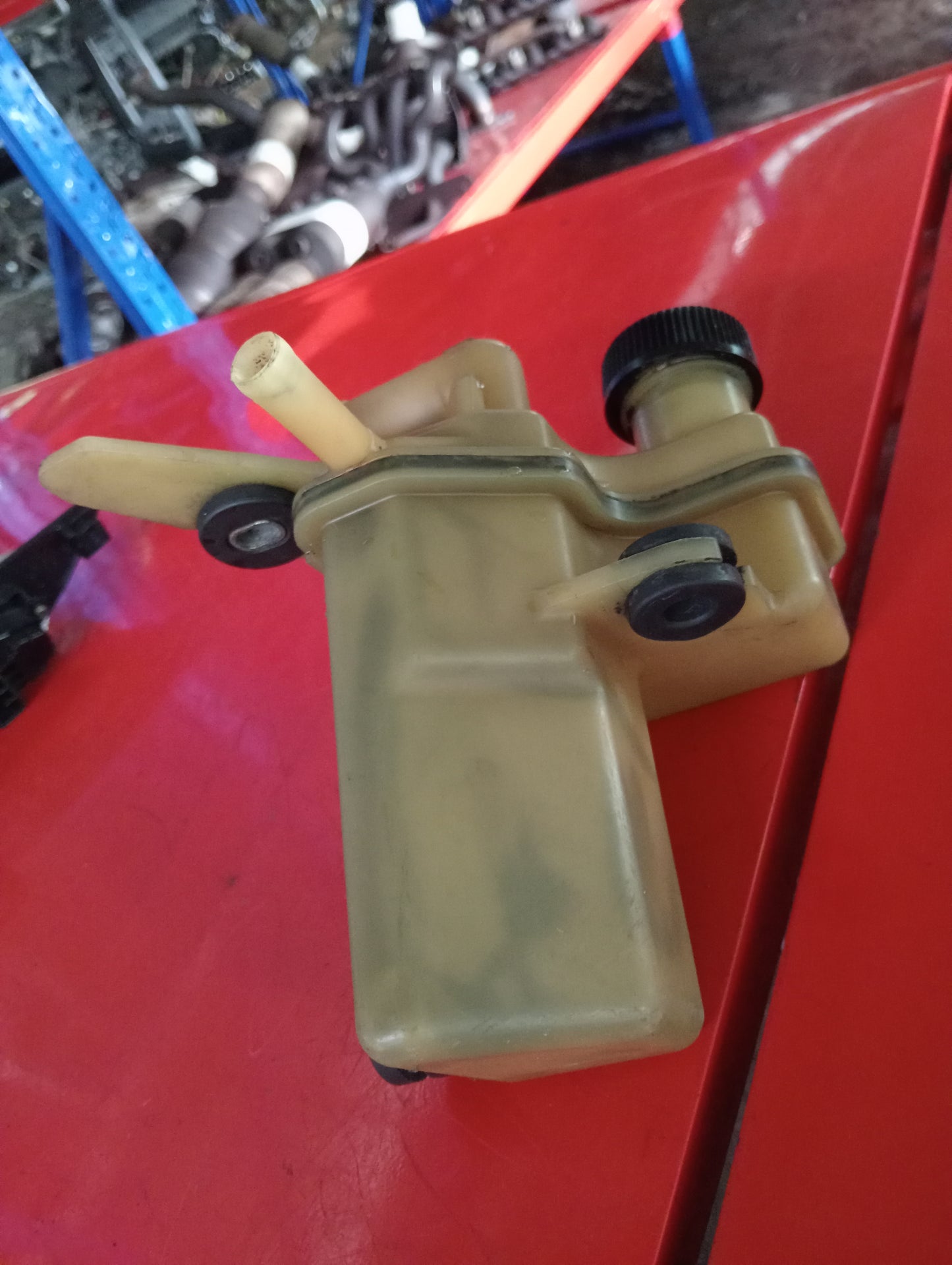 Mazda 3 | Fluid Tank
