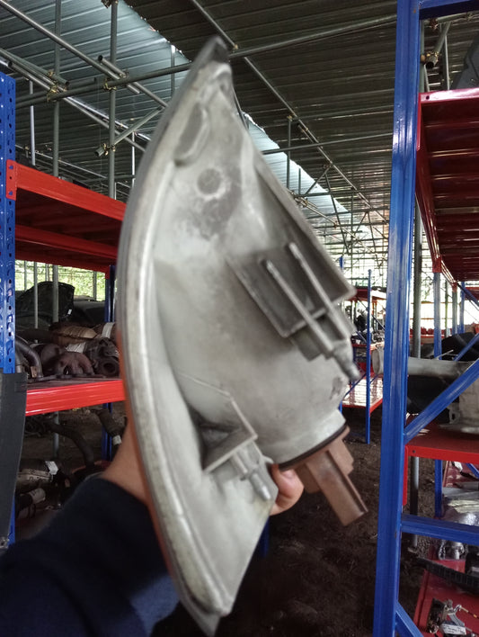 Ford Explorer | Eddie Bauer | Maroon | Tail light driver side