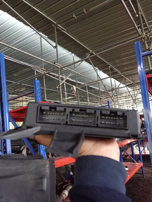 Ford Explorer | Eddie Bauer | Maroon | Control Module