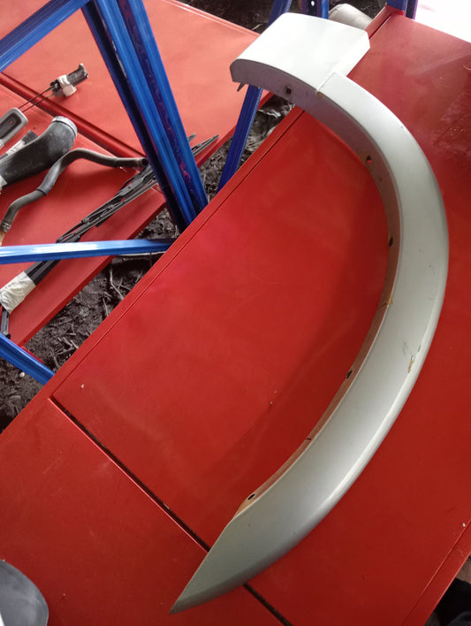 Ford Explorer | Eddie Bauer | Maroon | rear driver side fender flare