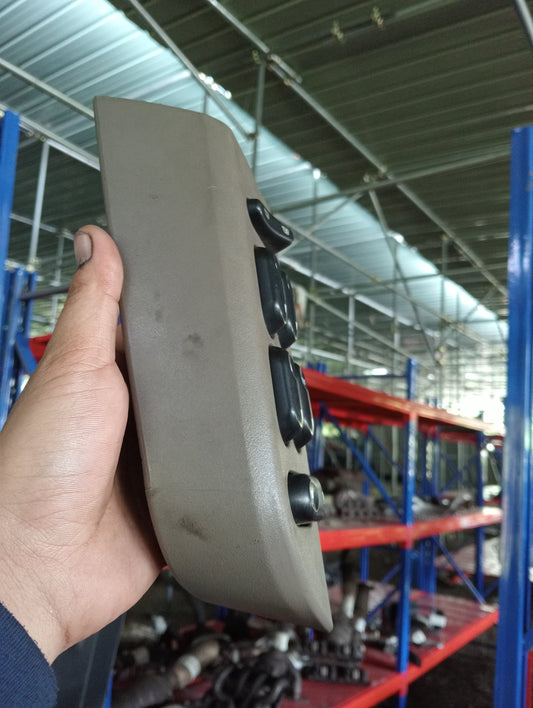 Ford Explorer | Eddie Bauer | Maroon | main switch