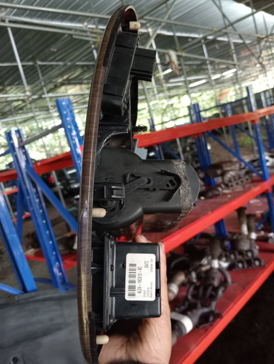 Ford Explorer | Eddie Bauer | Maroon | Climate control center panel