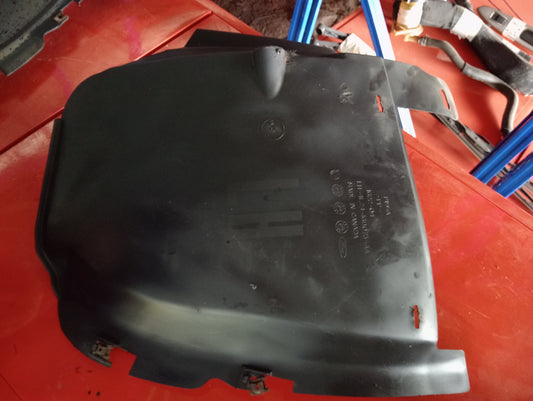 Ford Explorer | Eddie Bauer | Maroon | mud guard frond driver side