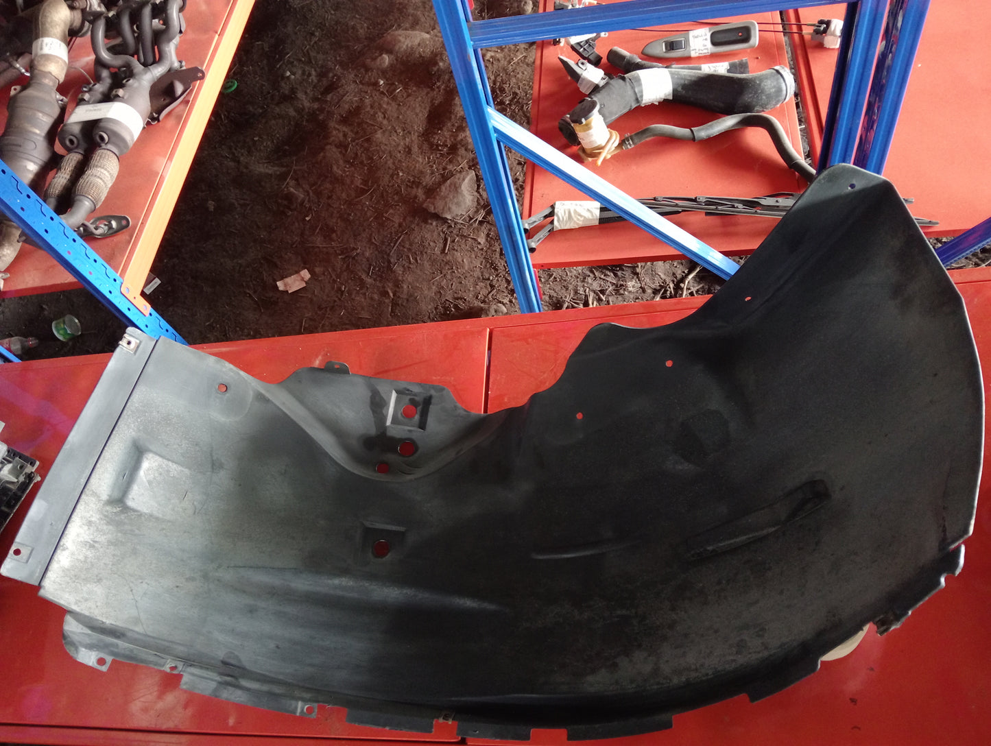 Ford Explorer | Eddie Bauer | Maroon | Front driver side fender liner