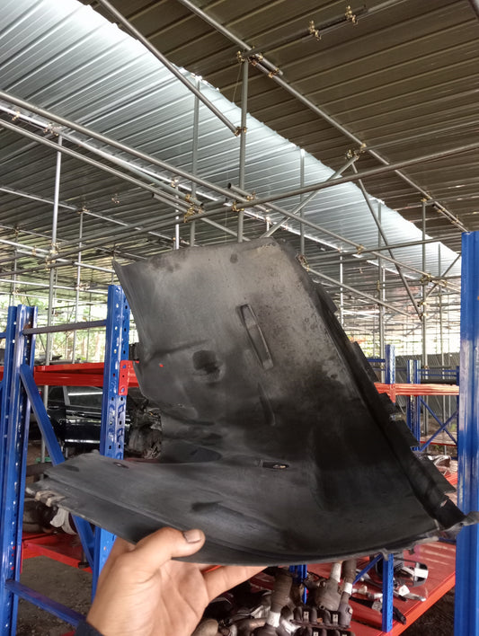 Ford Explorer | Eddie Bauer | Maroon | Front driver side fender liner