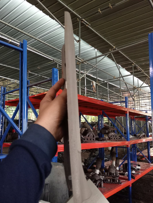 Ford Explorer | Eddie Bauer | Maroon | door sill trim fron passenger side