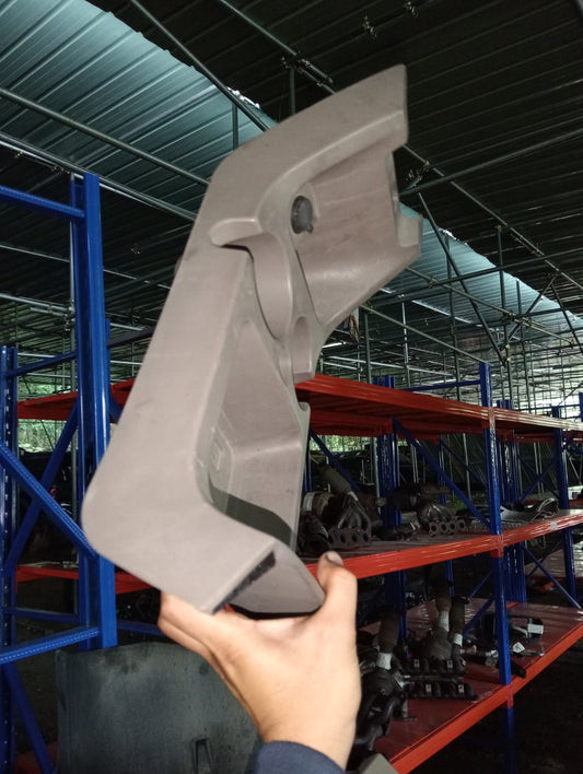 Ford Explorer | Eddie Bauer | Maroon | cup holder