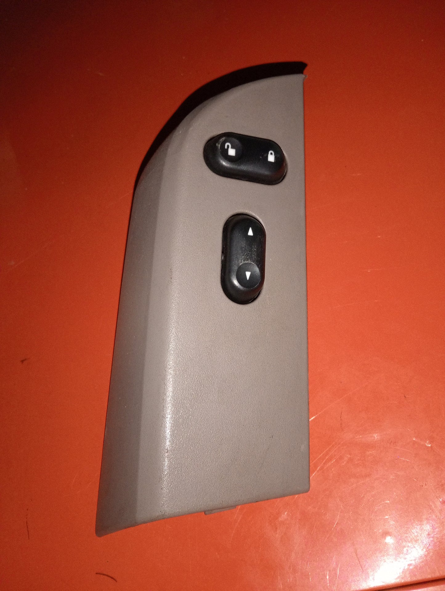 Ford Explorer | Eddie Bauer | Maroon | front passenger side power window switch