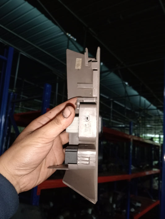 Ford Explorer | Eddie Bauer | Maroon | front passenger side power window switch