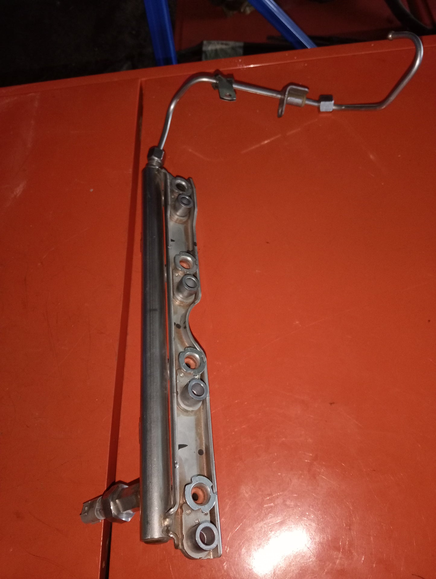 Focus 1.6/ Fuel Injector Rail