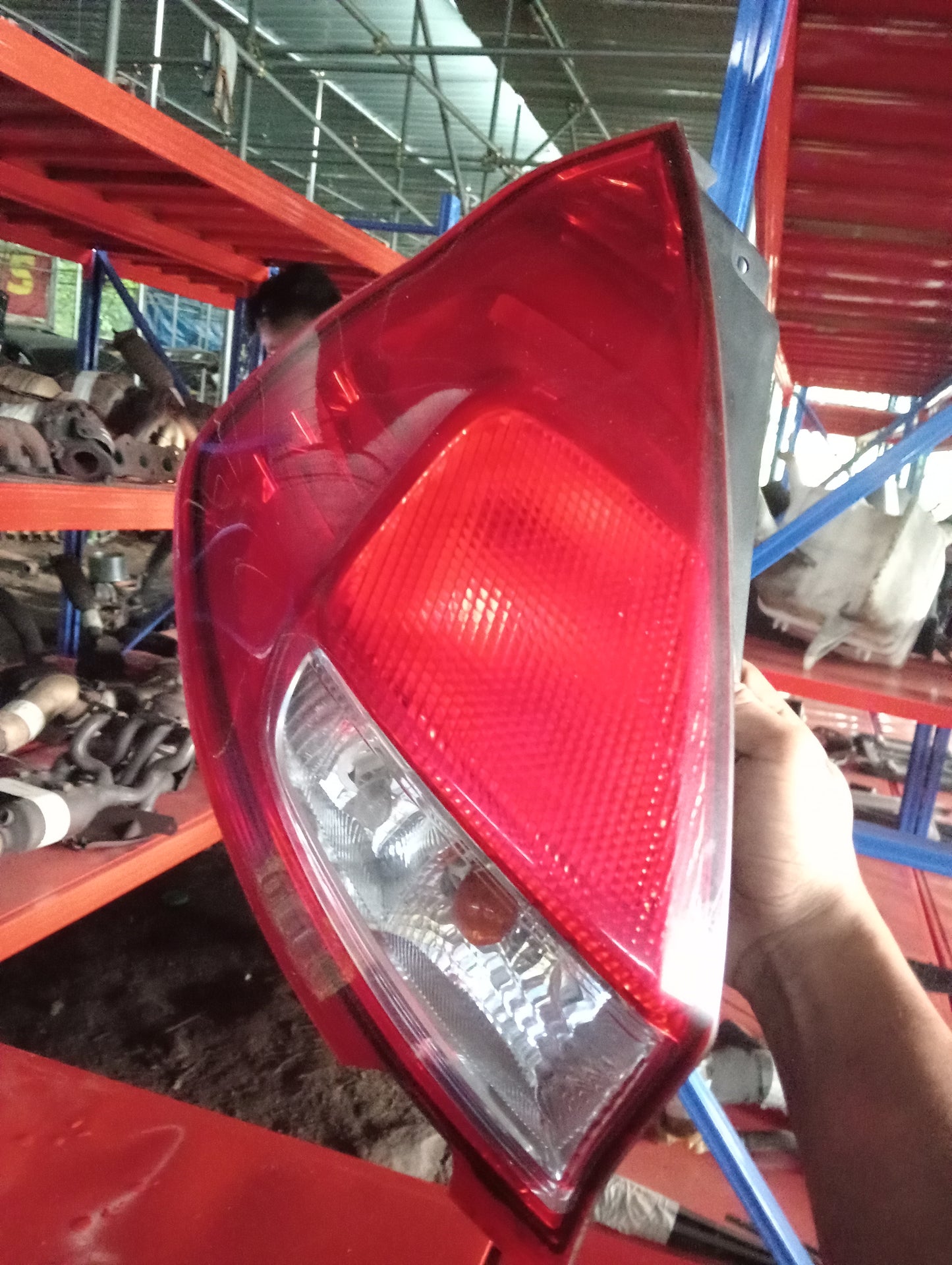 Ford | Fiesta 1.6 | Hatchback | Tail light