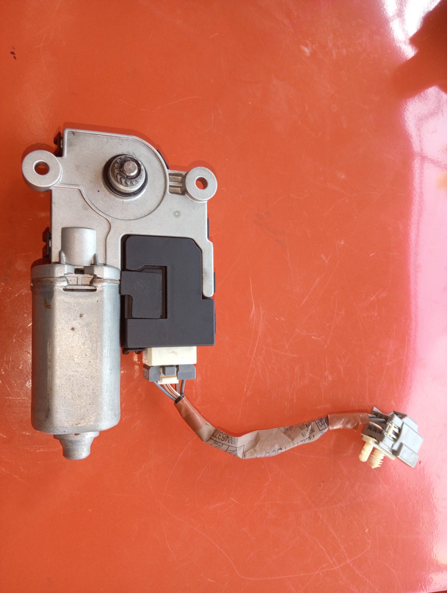 Explorer Maroon Sun Roof Motor