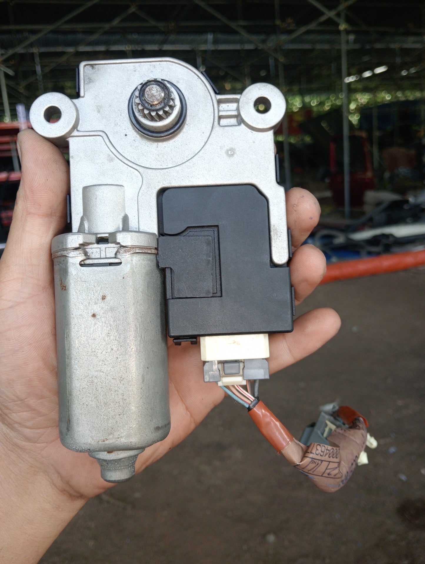 Explorer Maroon Sun Roof Motor