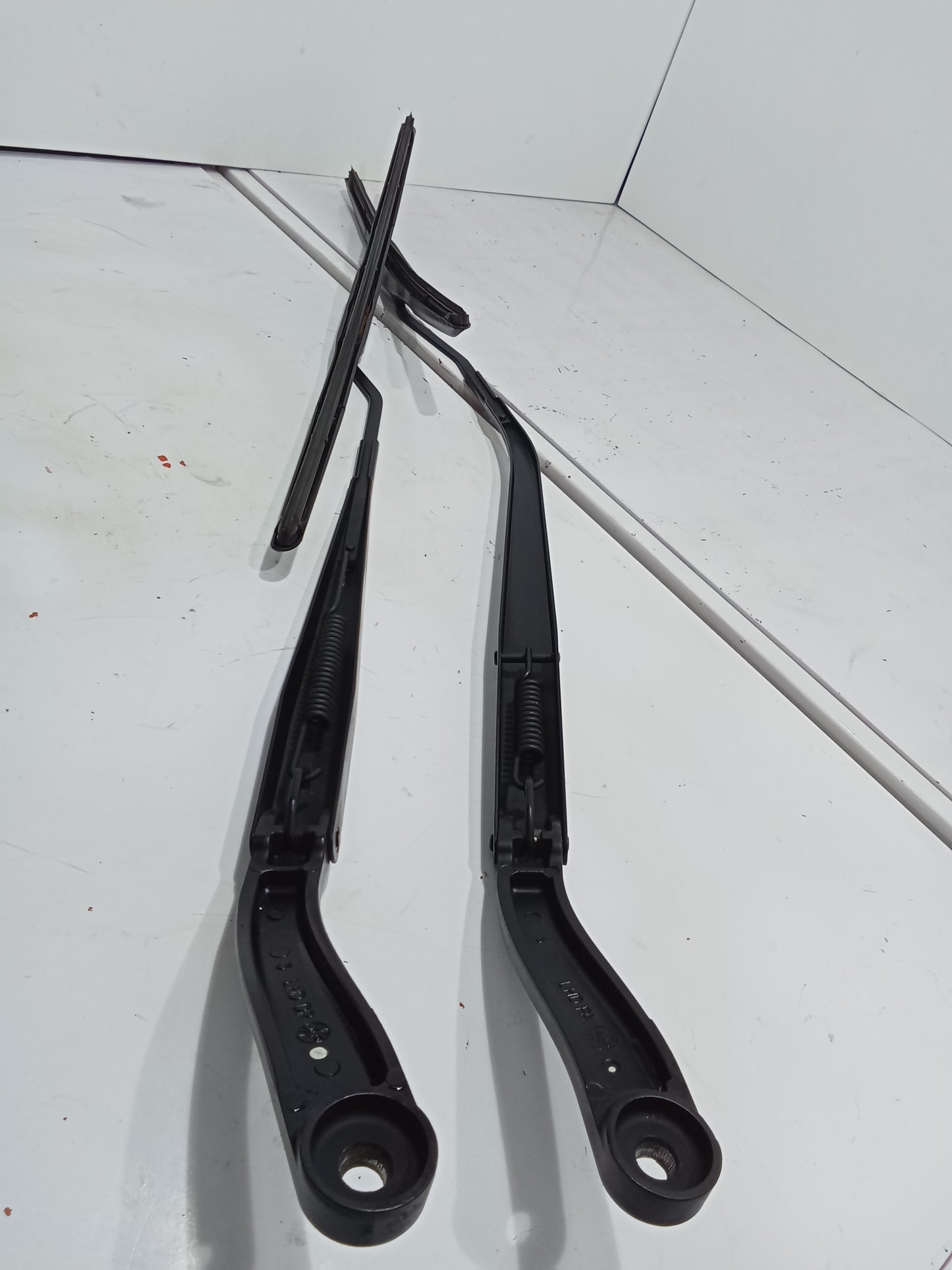 Chevrolet Captiva Wiper Arm L&R GENUINE ORIGINAL SURPLUS
