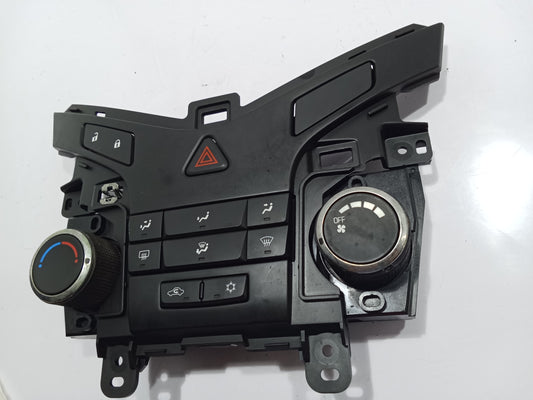 Chevrolet Cruze 2012 Climate Control GENUINE ORIGINAL SURPLUS