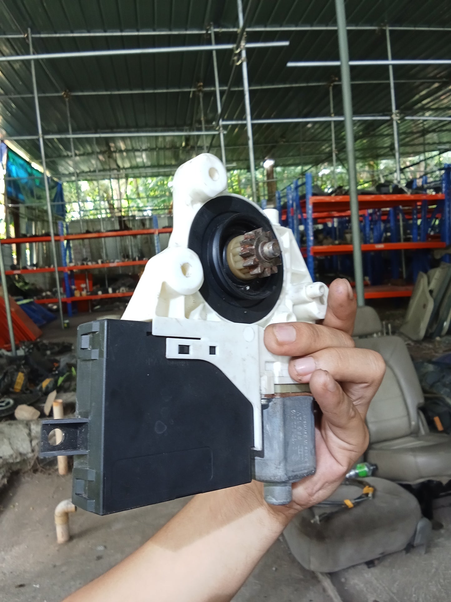 Ford Focus 2.0 2007 - 2014 DR CONTR UNT L/RR 981536-103 5VVK11574J E521F Rear Driver Side Power Window Motor GENUINE ORIGINAL SURPLUS