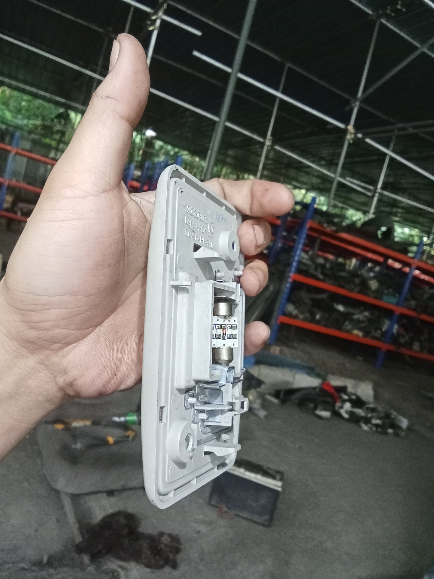 Chevrolet Trailblazer 2011 Dome Light GENUINE ORIGINAL SURPLUS