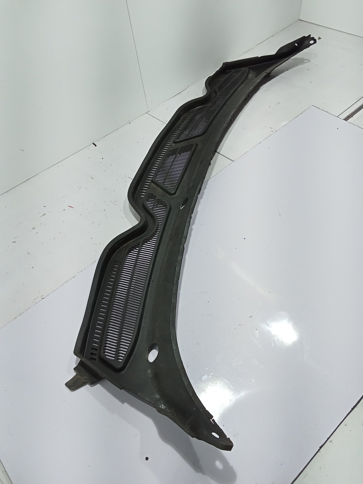 Ford Explorer 2005 Eddie Bauer Cowl Cover GENUINE ORIGINAL SURPLUS