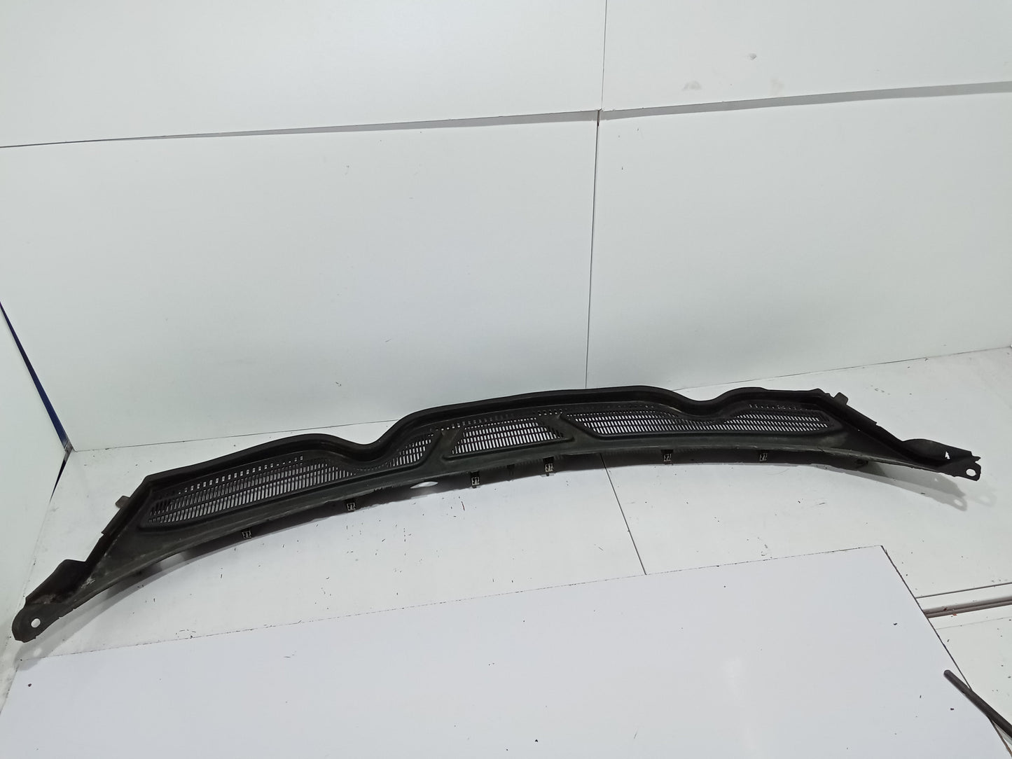 Ford Explorer 2005 Eddie Bauer Cowl Cover GENUINE ORIGINAL SURPLUS