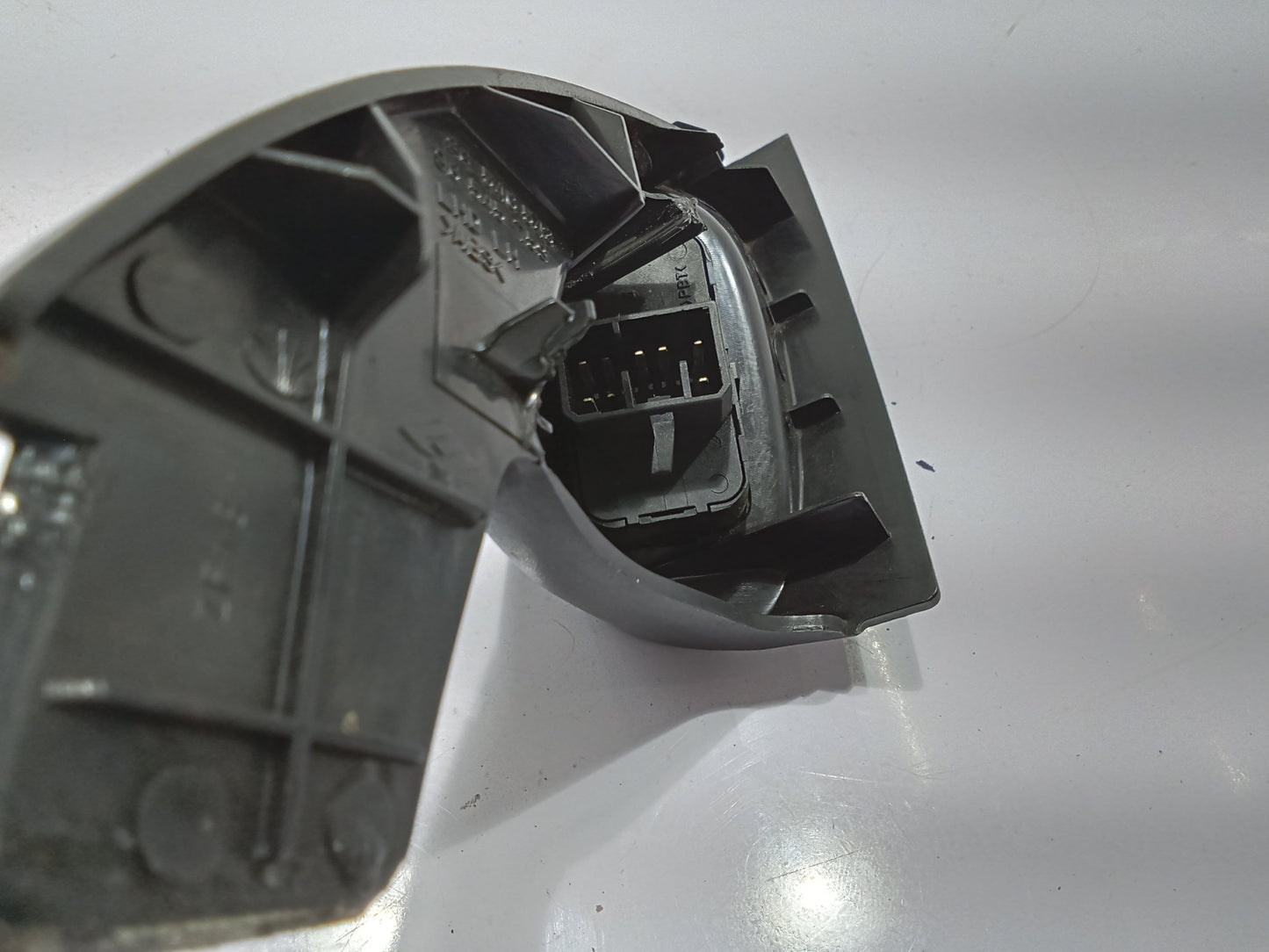 Chevrolet Optra 1.6 2003 Side Mirror Switch GENUINE ORIGINAL SURPLUS