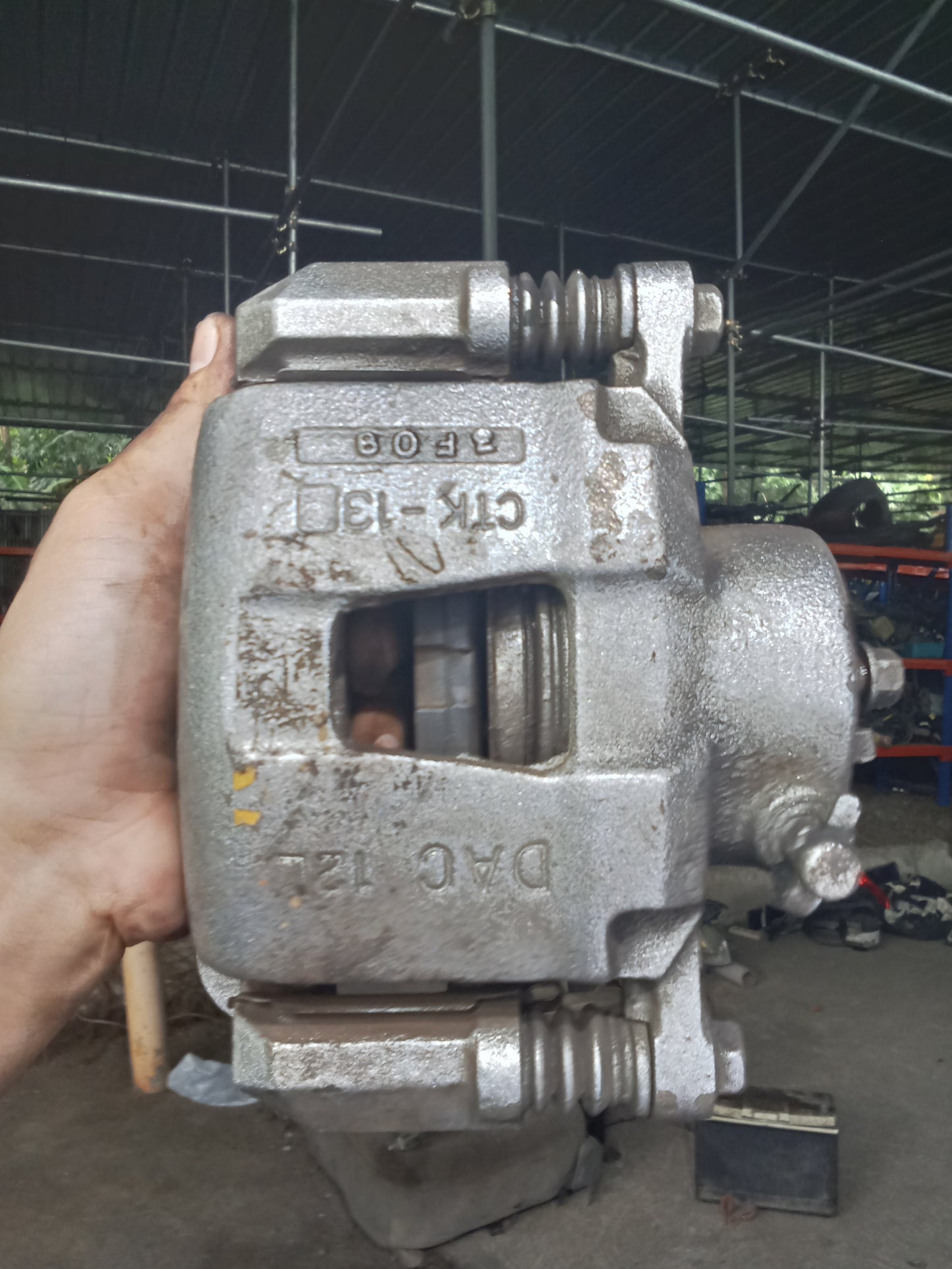Chevrolet Optra 1.6 2003 Front Driver Side Brake Caliper GENUINE ORIGINAL SURPLUS