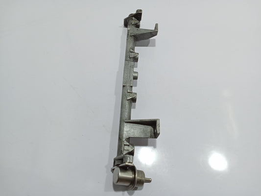 Ford Escape 2.0 Fuel Rail GENUINE ORIGINAL SURPLUS