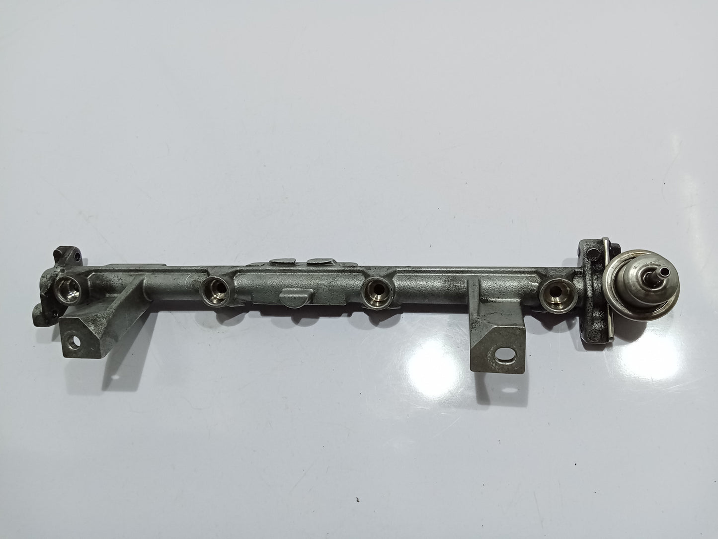 Ford Escape 2.0 Fuel Rail GENUINE ORIGINAL SURPLUS