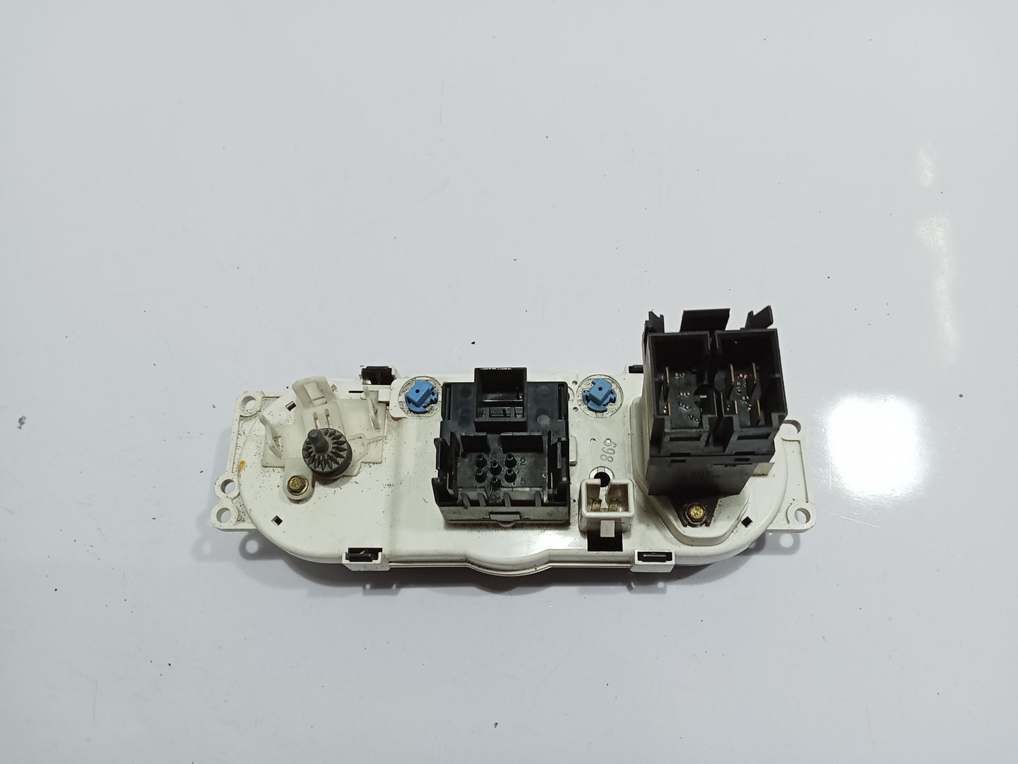 Ford Escape 2.0 Climate Control GENUINE ORIGINAL SURPLUS