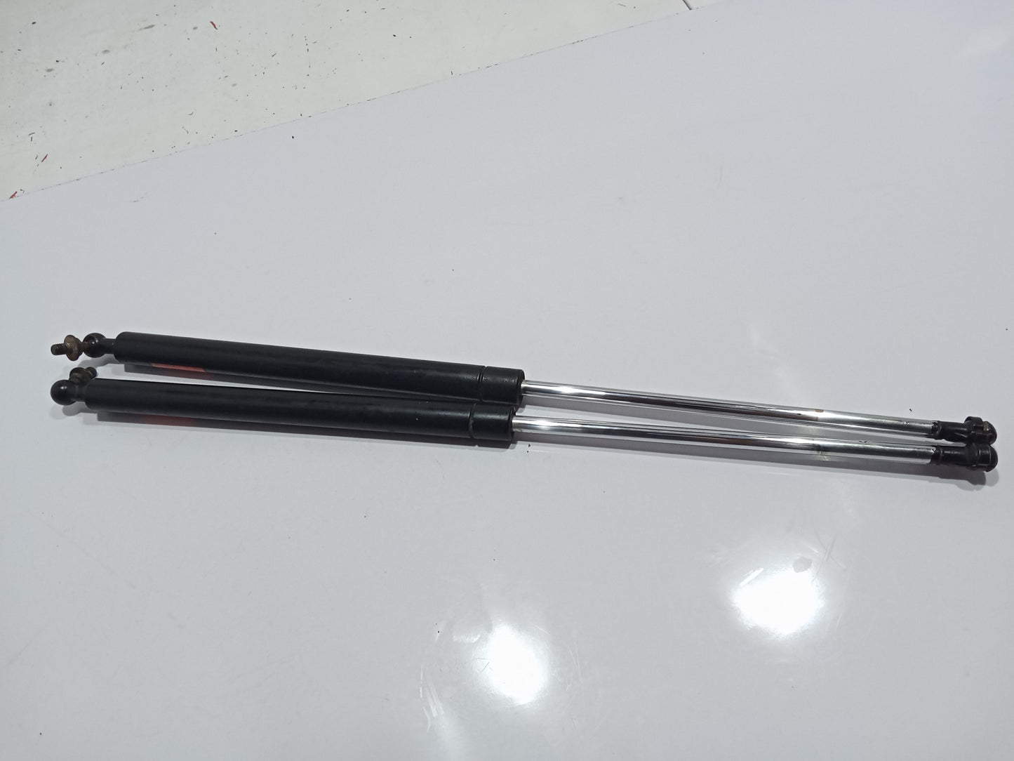 Ford Escape 2.0 2pcs Tail Gate Hydraulic Strut GENUINE ORIGINAL SURPLUS