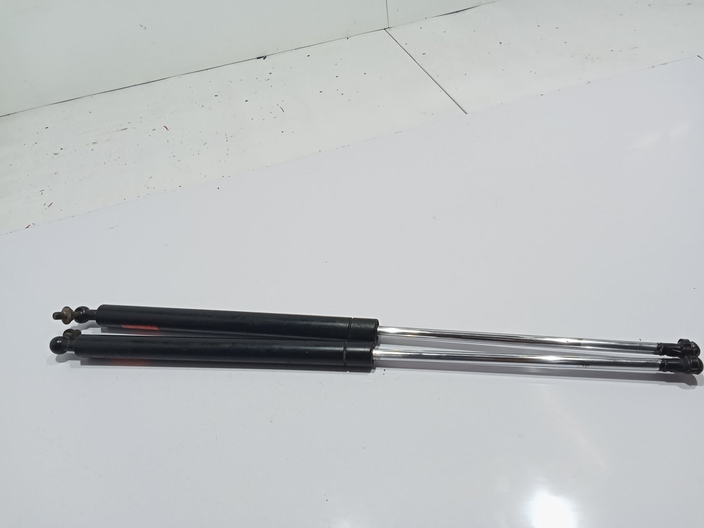 Ford Escape 2.0 2pcs Tail Gate Hydraulic Strut GENUINE ORIGINAL SURPLUS