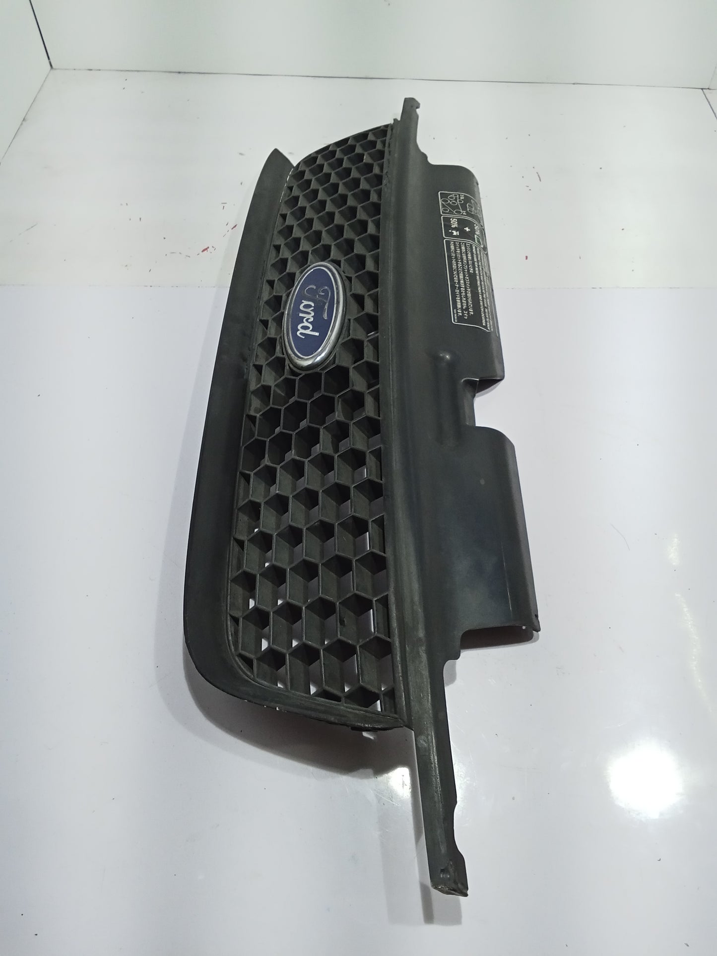 Ford Escape 2.0 Front Grill with Issue GENUINE ORIGINAL SURPLUS
