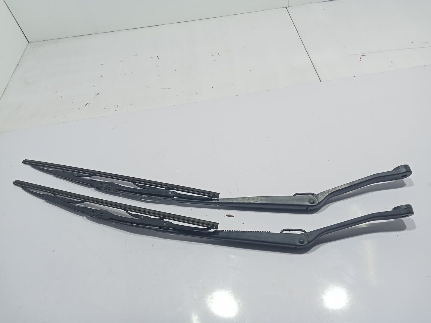 Ford Escape 2.0 Wiper Arm Left & Right GENUINE ORIGINAL SURPLUS