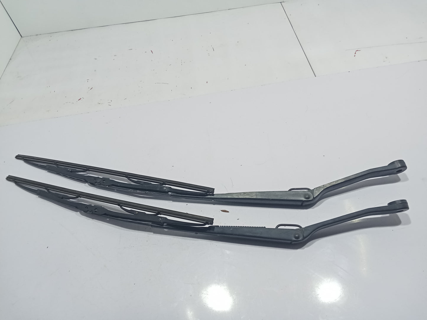 Ford Escape 2.0 Wiper Arm Left & Right GENUINE ORIGINAL SURPLUS