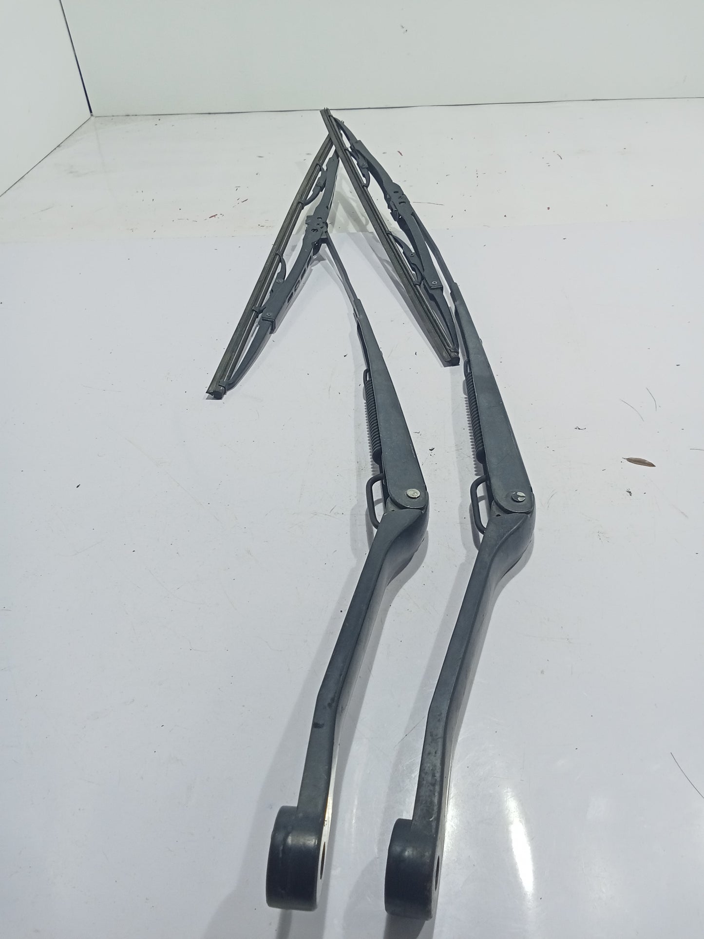 Ford Escape 2.0 Wiper Arm Left & Right GENUINE ORIGINAL SURPLUS