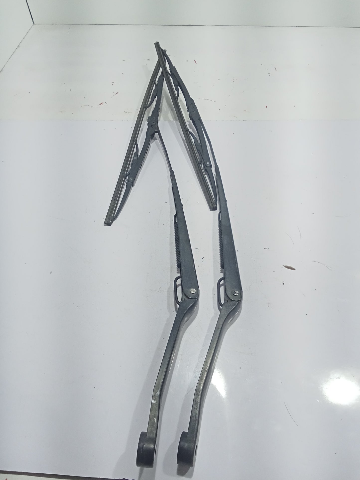 Ford Escape 2.0 Wiper Arm Left & Right GENUINE ORIGINAL SURPLUS