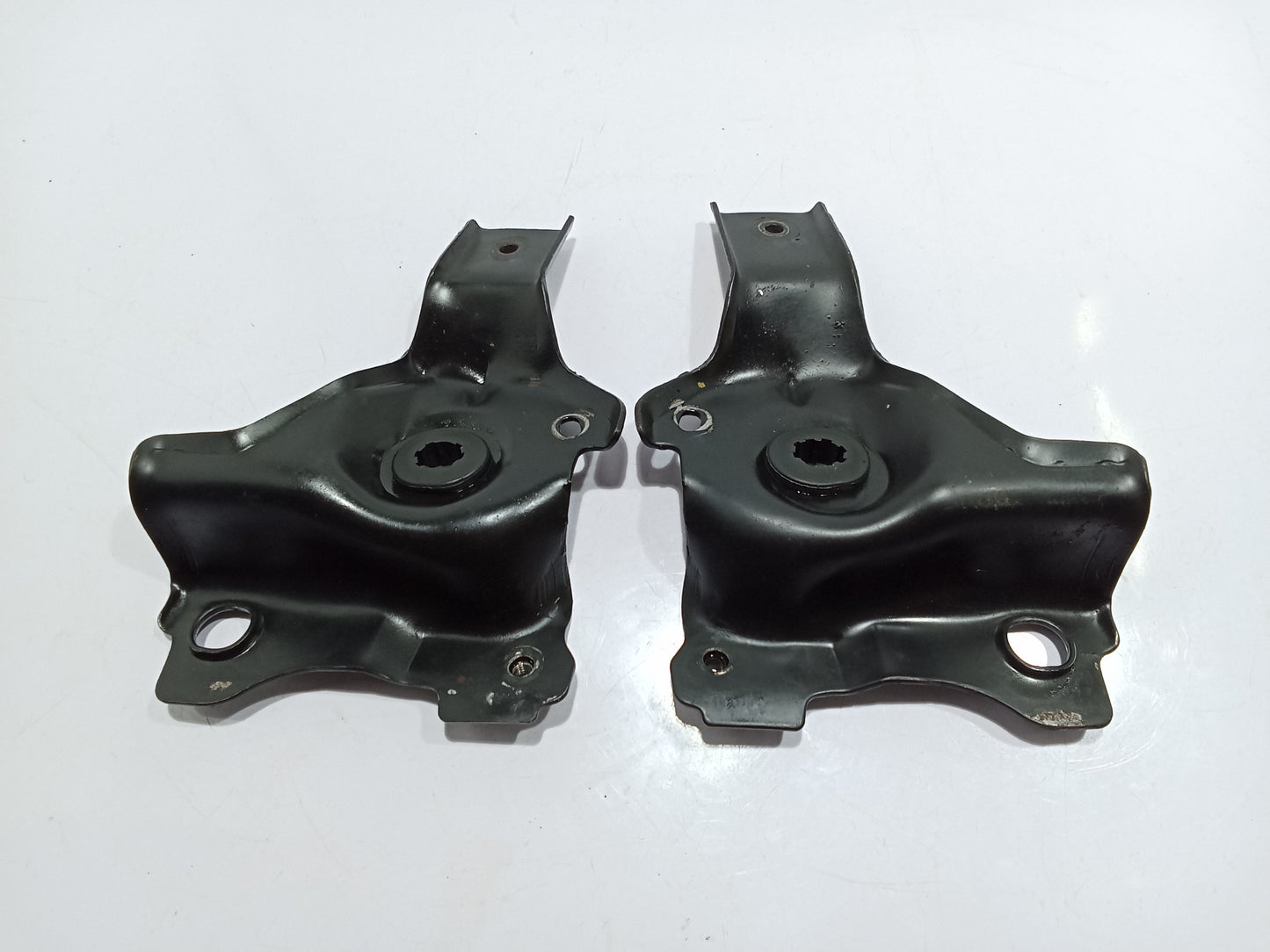 Ford Escape 2.0 Radiator Bracket L&R GENUINE ORIGINAL SURPLUS