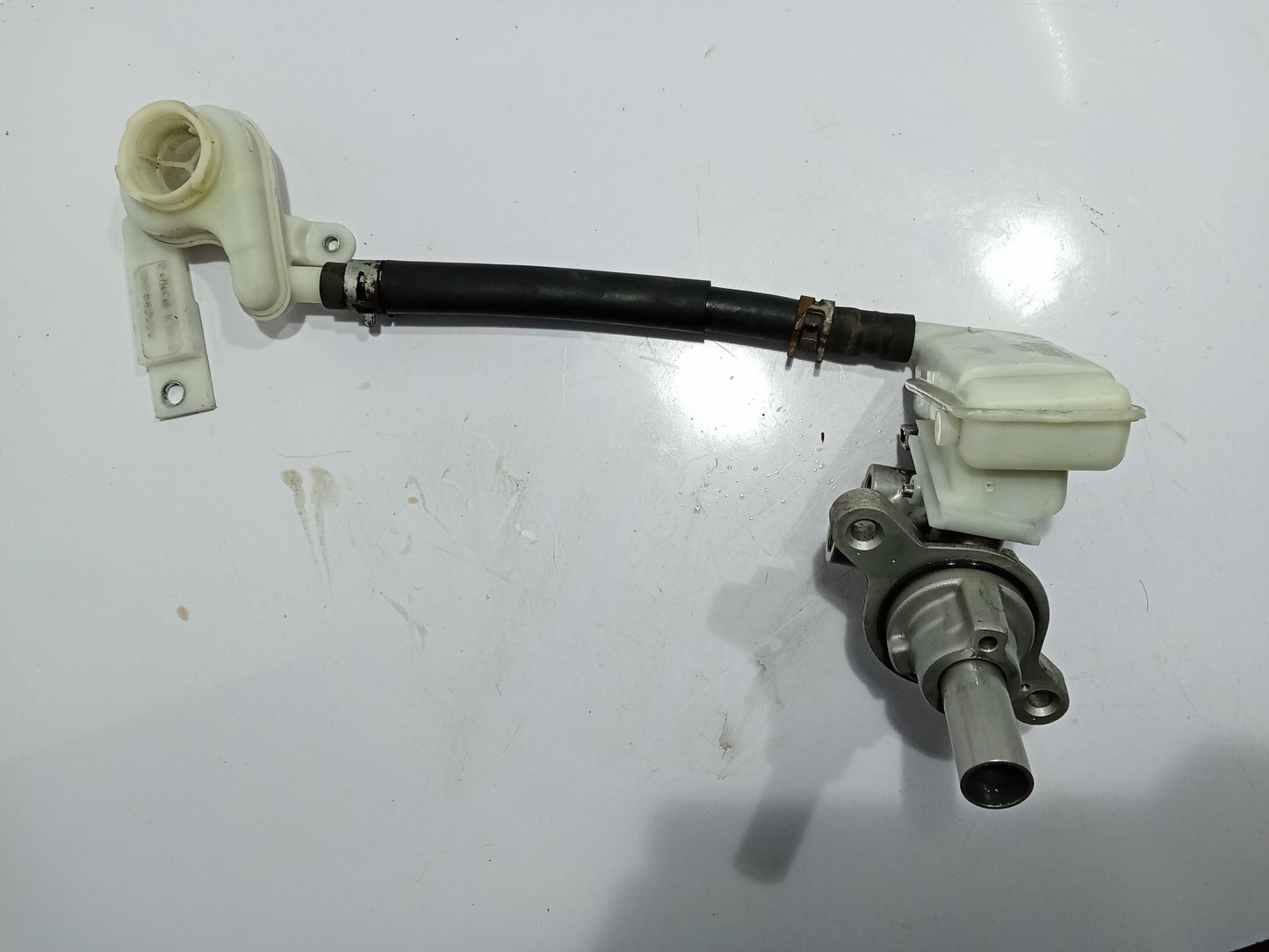 Ford Fiesta 1.5 2015 (Red) Brake Master (No Cap) GENUINE ORIGINAL SURPLUS