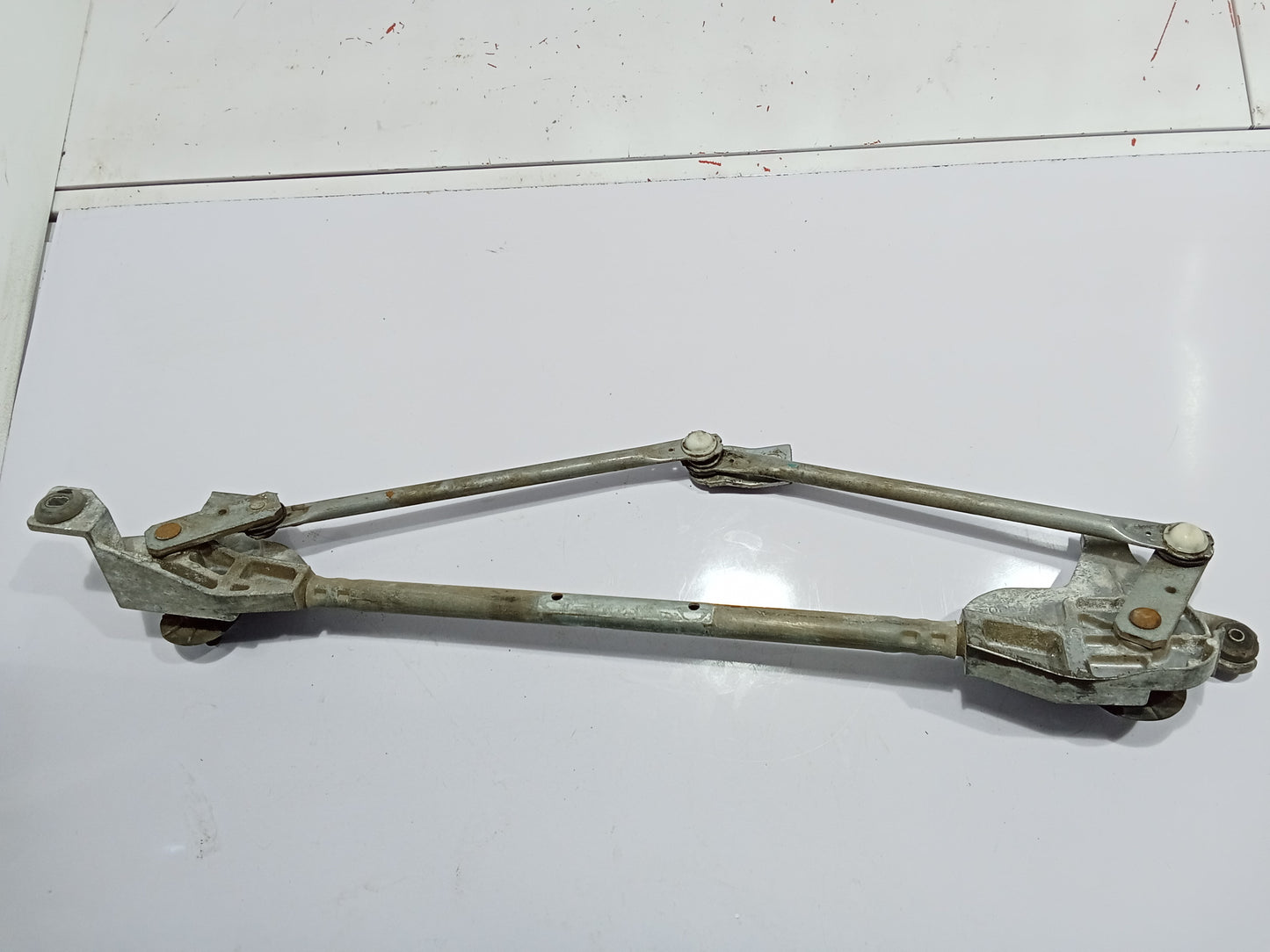 Nissan Navara 2004 Gas Wiper Linkage GENUINE ORIGINAL SURPLUS