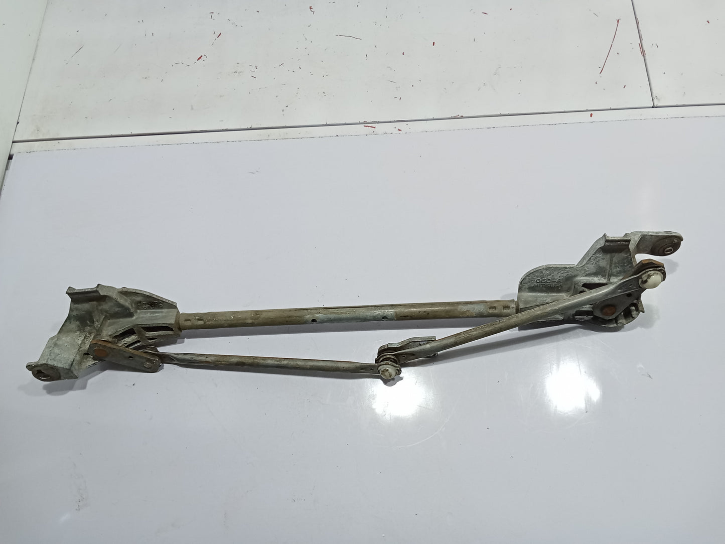 Nissan Navara 2004 Gas Wiper Linkage GENUINE ORIGINAL SURPLUS