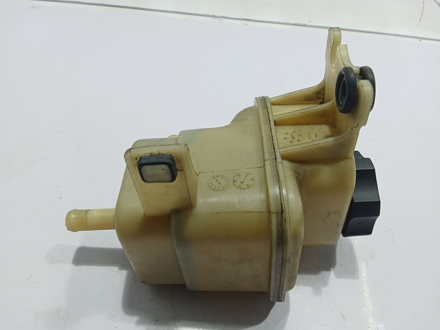 Chevrolet Spin 2015 Fluid Tank GENUINE ORIGINAL SURPLUS