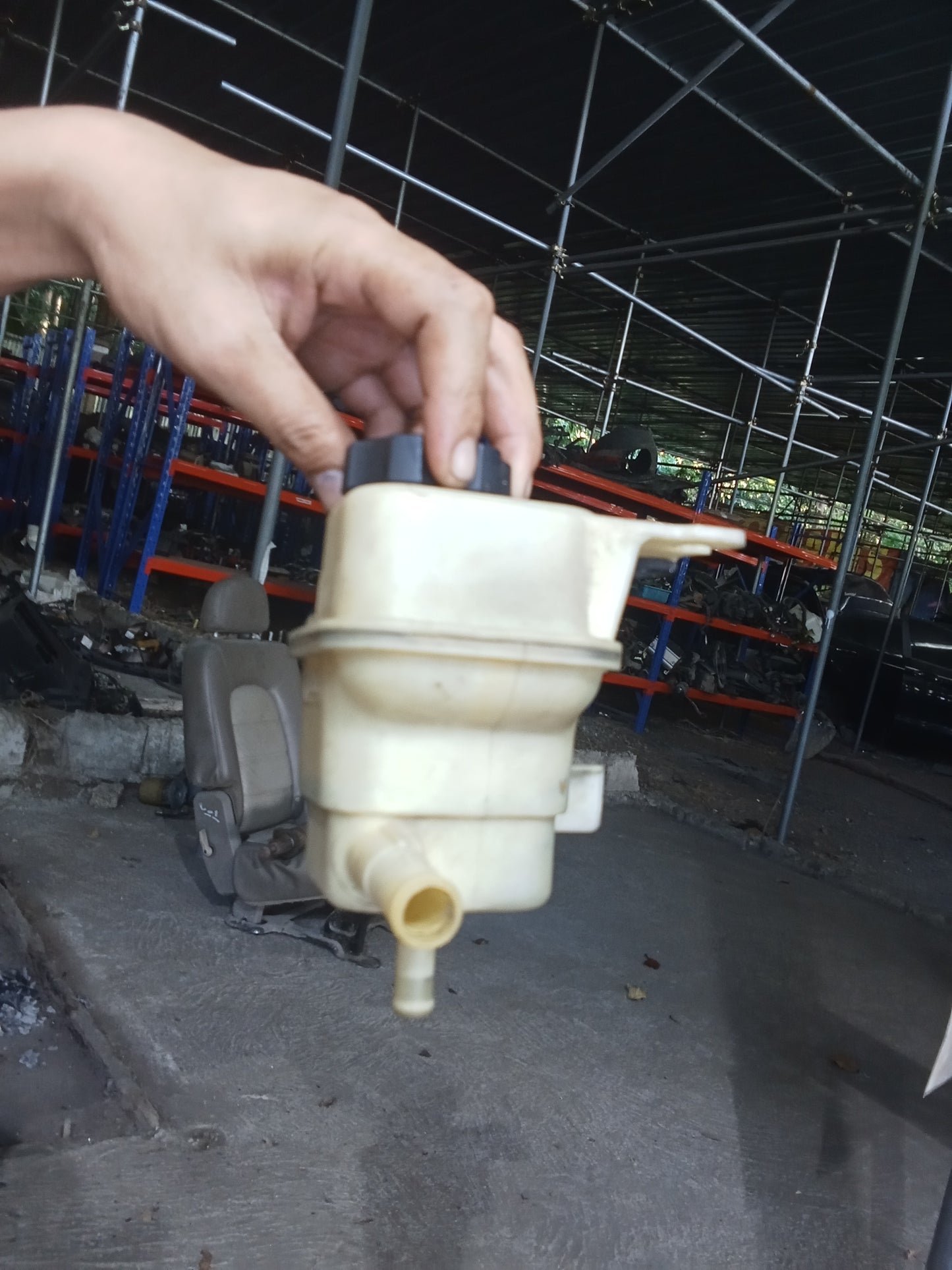 Chevrolet Spin 2015 Fluid Tank GENUINE ORIGINAL SURPLUS