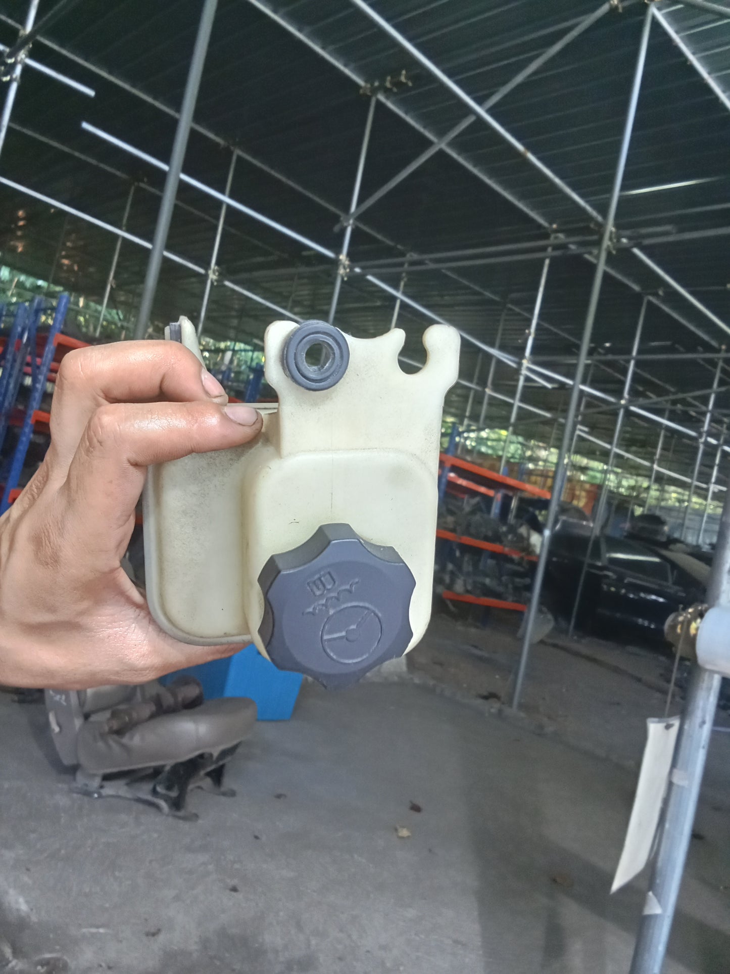 Chevrolet Spin 2015 Fluid Tank GENUINE ORIGINAL SURPLUS