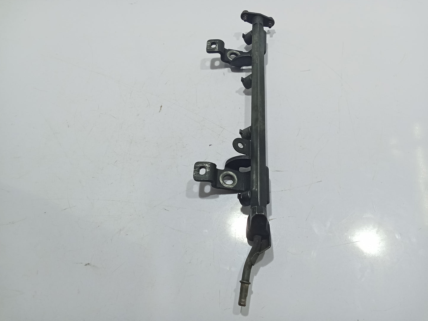 Ford Lynx 2002 Fuel Rail GENUINE ORIGINAL SURPLUS