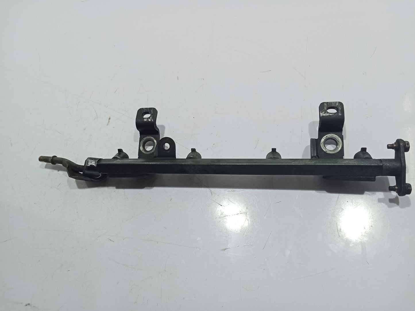 Ford Lynx 2002 Fuel Rail GENUINE ORIGINAL SURPLUS
