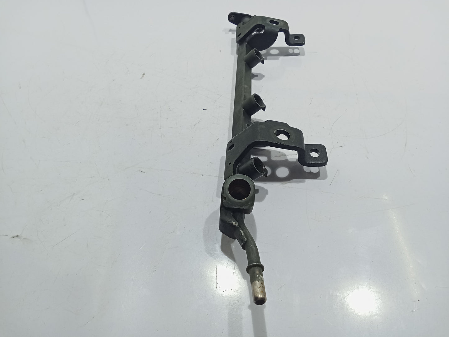 Ford Lynx 2002 Fuel Rail GENUINE ORIGINAL SURPLUS