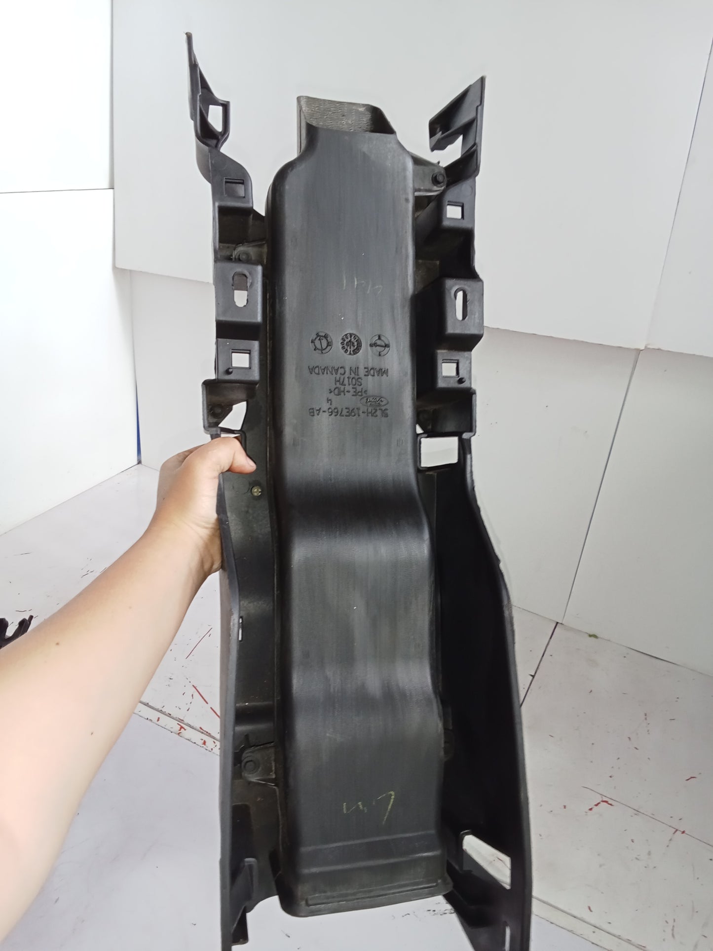 Center Cansole | Ford Explorer