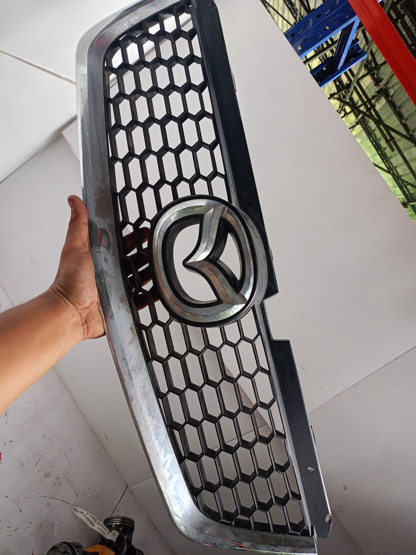 Front Grille | Mazda Tribute 2.3